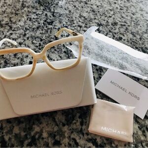 MICHAEL KORS…. NEW With Case And Cloth